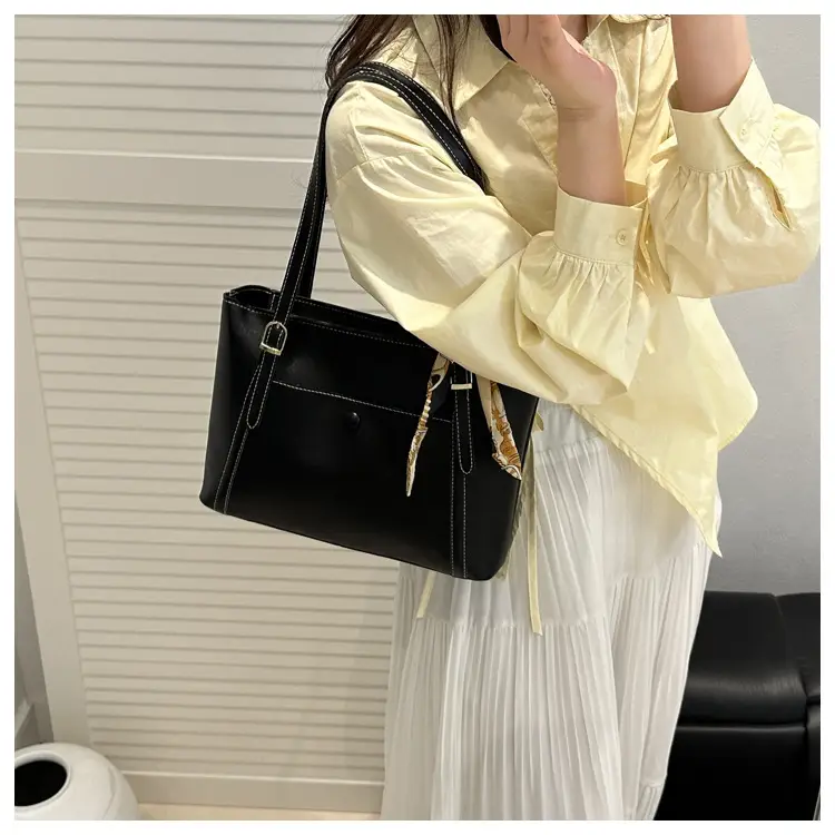 Women Large Capacity Tote Bag Beige Spring 2025 — feature 31