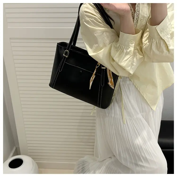 Women Large Capacity Tote Bag Beige Spring 2025 — feature 32