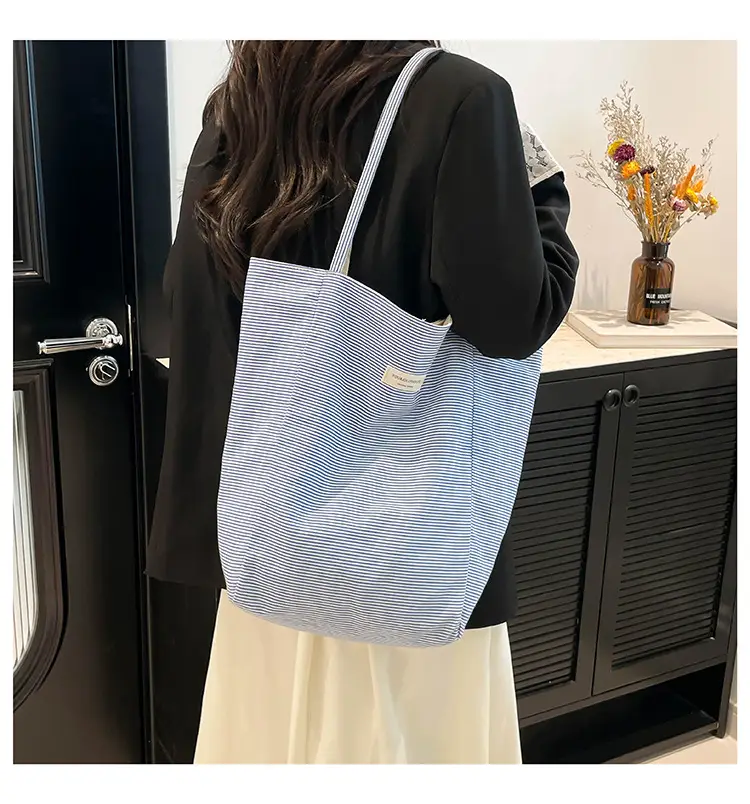 Crème Glacé Canvas Shoulder Bag Large Capacity — feature 30