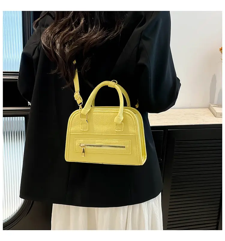 Women's Zipper Shoulder Bag Brown Leather Cartoon Style — feature 12
