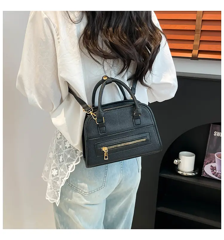 Women's Zipper Shoulder Bag Brown Leather Cartoon Style — feature 20
