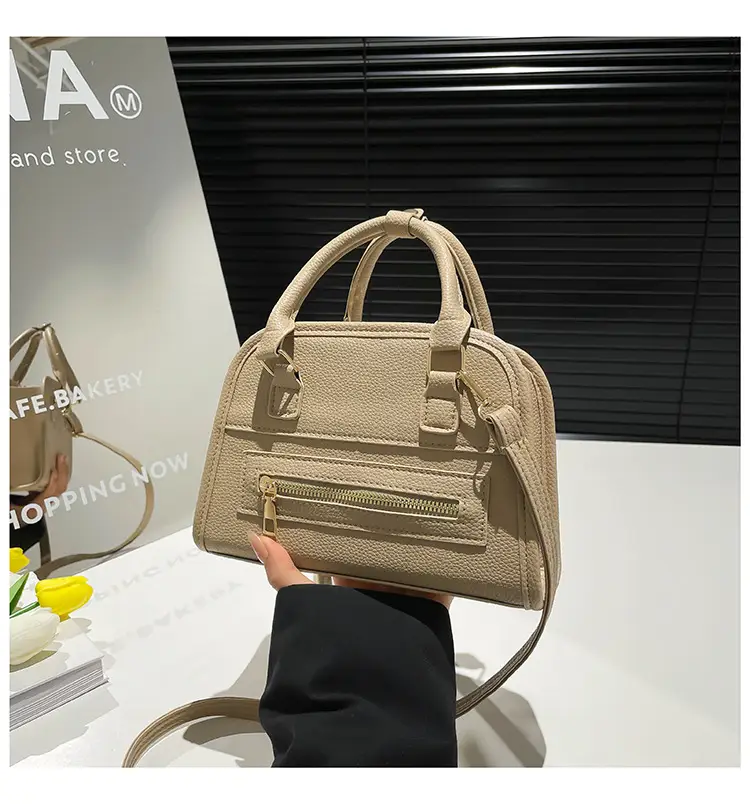 Women's Zipper Shoulder Bag Brown Leather Cartoon Style — feature 28