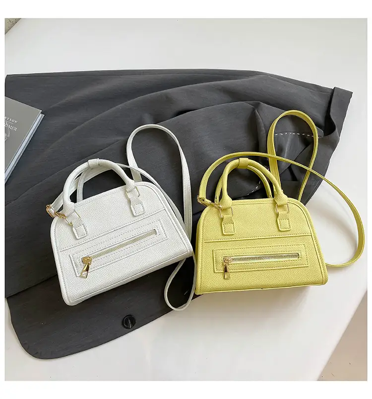 Women's Zipper Shoulder Bag Brown Leather Cartoon Style — feature 31