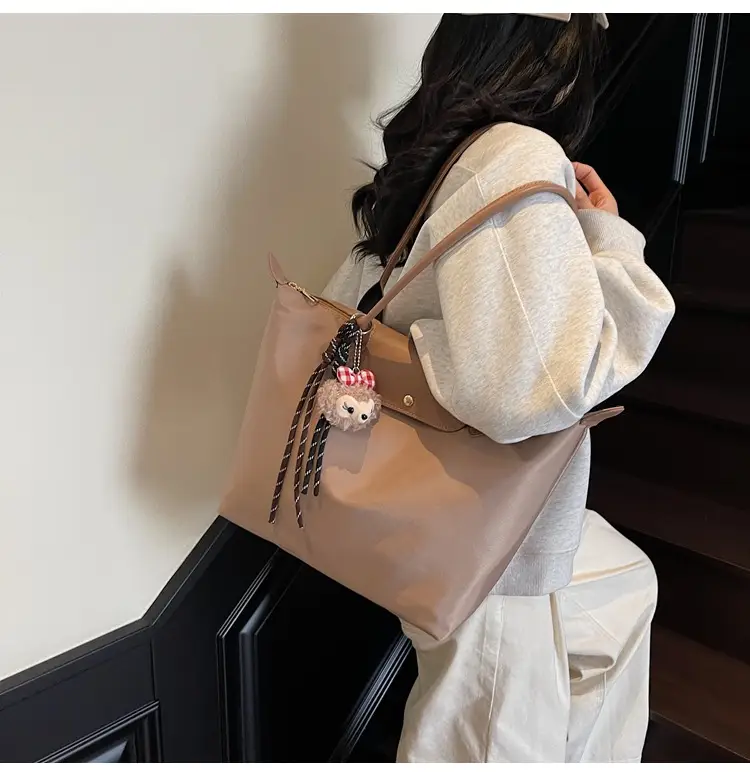 Women Cross-Border Soft Tote Bag Cream 2026 — feature 11