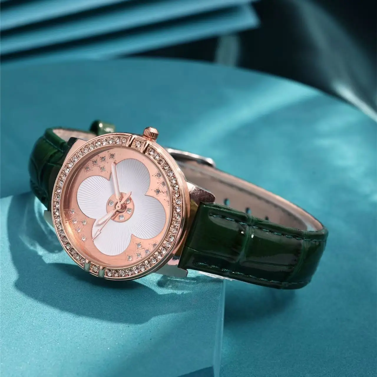 Women's 2025 Quartz Watch with Four-Leaf Clover Rhinestone Rose Gold Case - Image 9