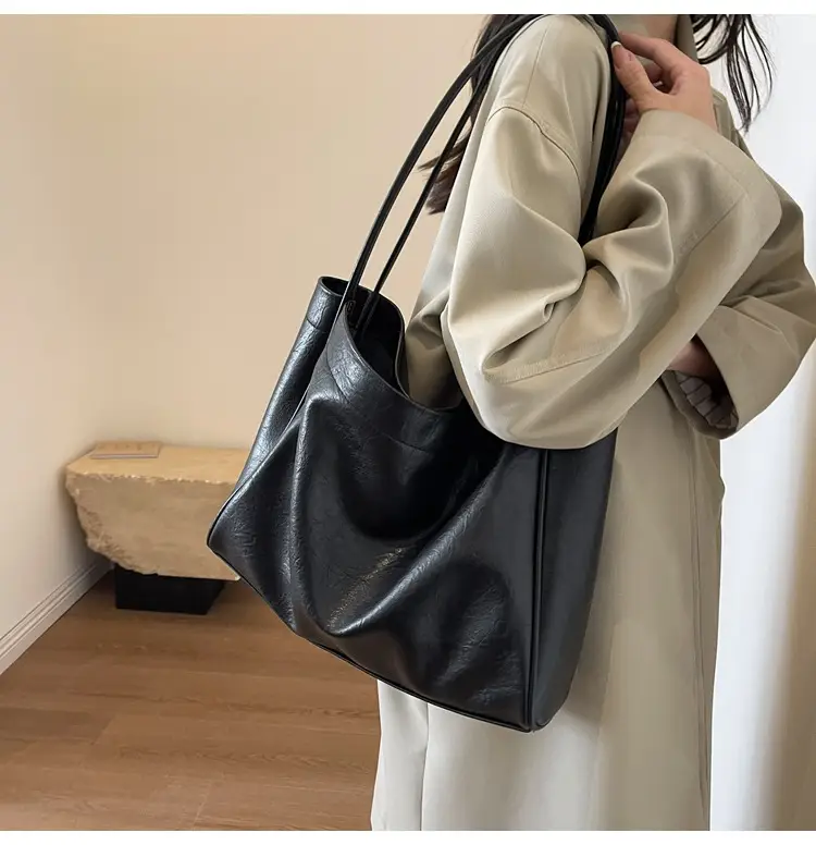Brown Large Capacity Women's Leather Tote Bag — feature 10