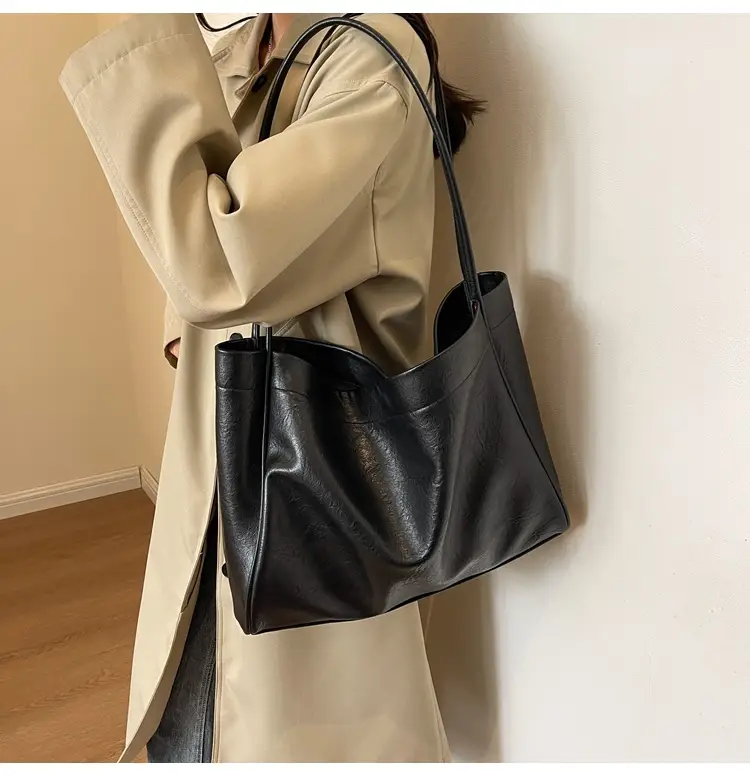 Brown Large Capacity Women's Leather Tote Bag — feature 11