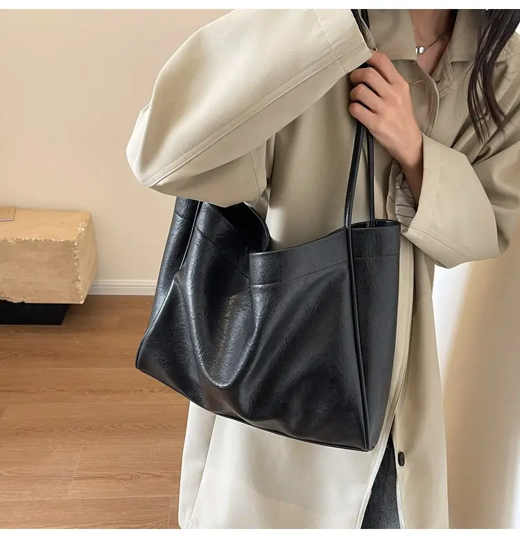 Brown Large Capacity Women's Leather Tote Bag — feature 12