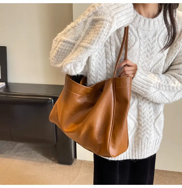 Brown Large Capacity Women's Leather Tote Bag — feature 15