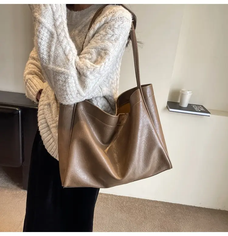 Brown Large Capacity Women's Leather Tote Bag — feature 17