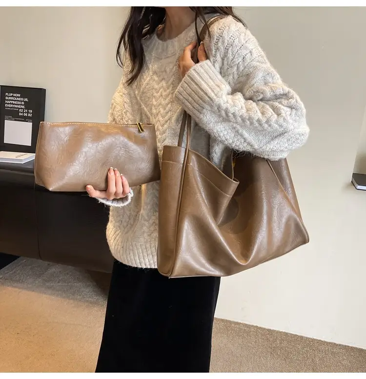 Brown Large Capacity Women's Leather Tote Bag — feature 18
