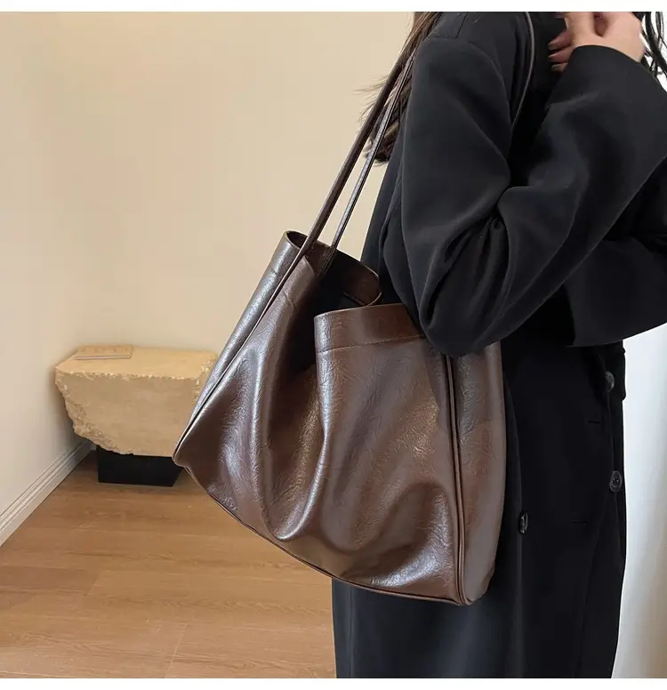 Brown Large Capacity Women's Leather Tote Bag — feature 7