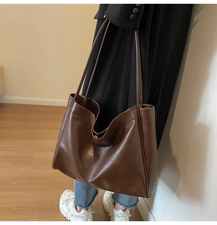 Brown Large Capacity Women's Leather Tote Bag — feature 9