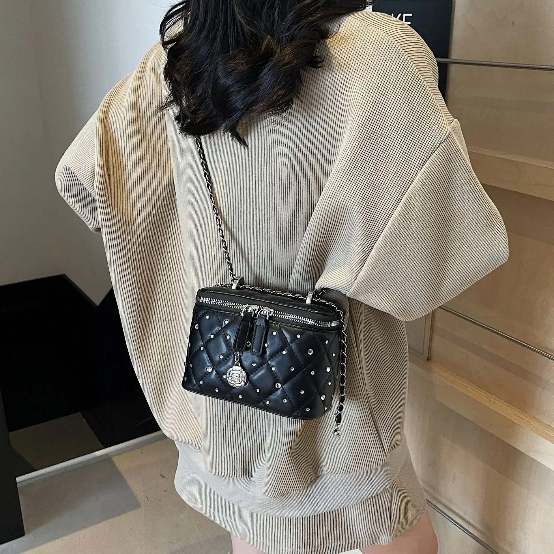 Quilted Chain Shoulder Bag Cream 2026 - Image 9