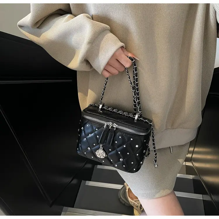 Quilted Chain Shoulder Bag Cream 2026 — feature 16