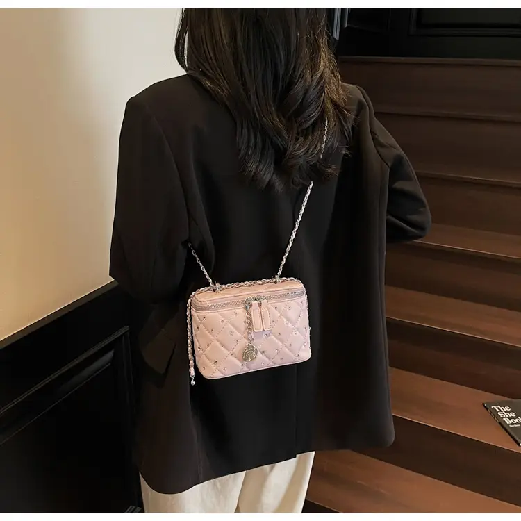 Quilted Chain Shoulder Bag Cream 2026 — feature 20