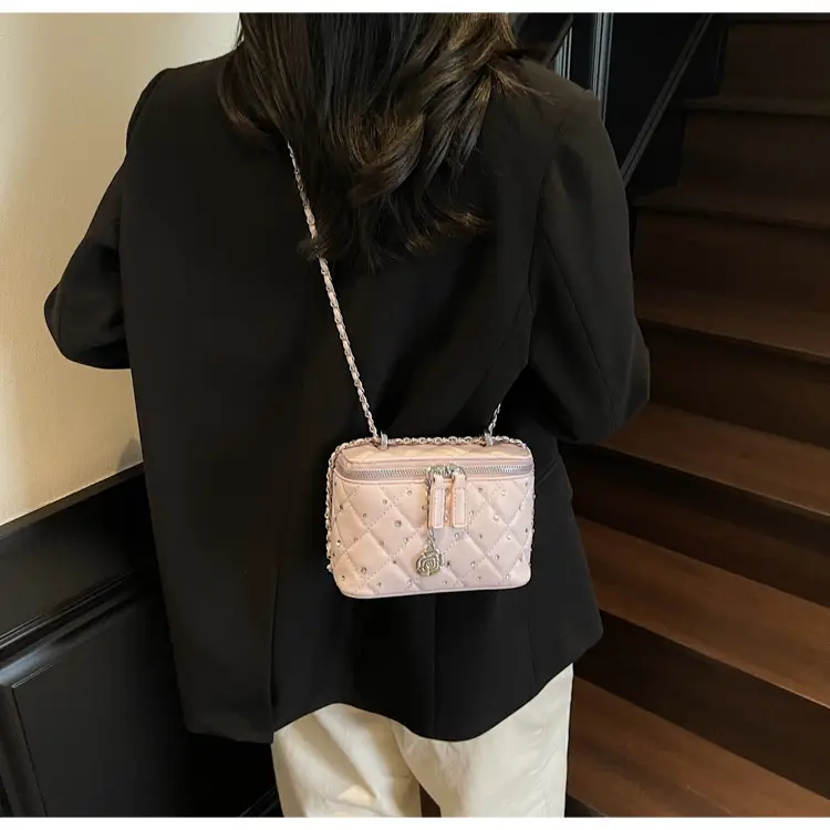 Quilted Chain Shoulder Bag Cream 2026 — feature 23