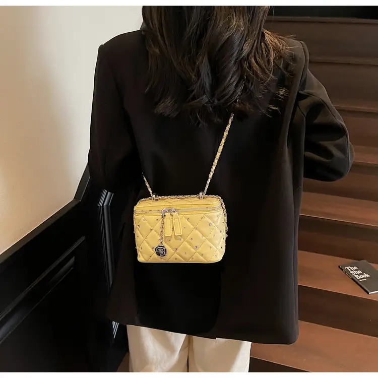 Quilted Chain Shoulder Bag Cream 2026 — feature 24