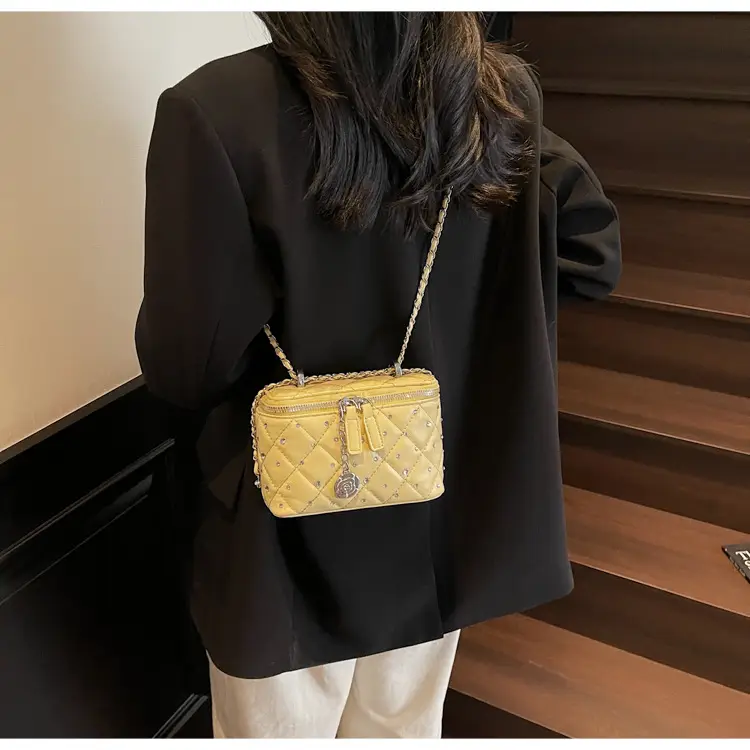Quilted Chain Shoulder Bag Cream 2026 — feature 26