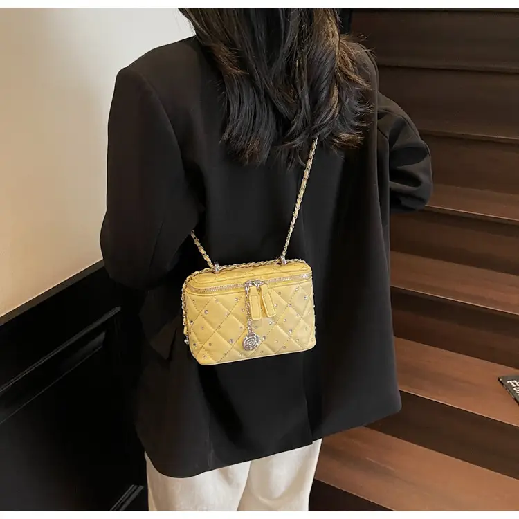 Quilted Chain Shoulder Bag Cream 2026 — feature 27