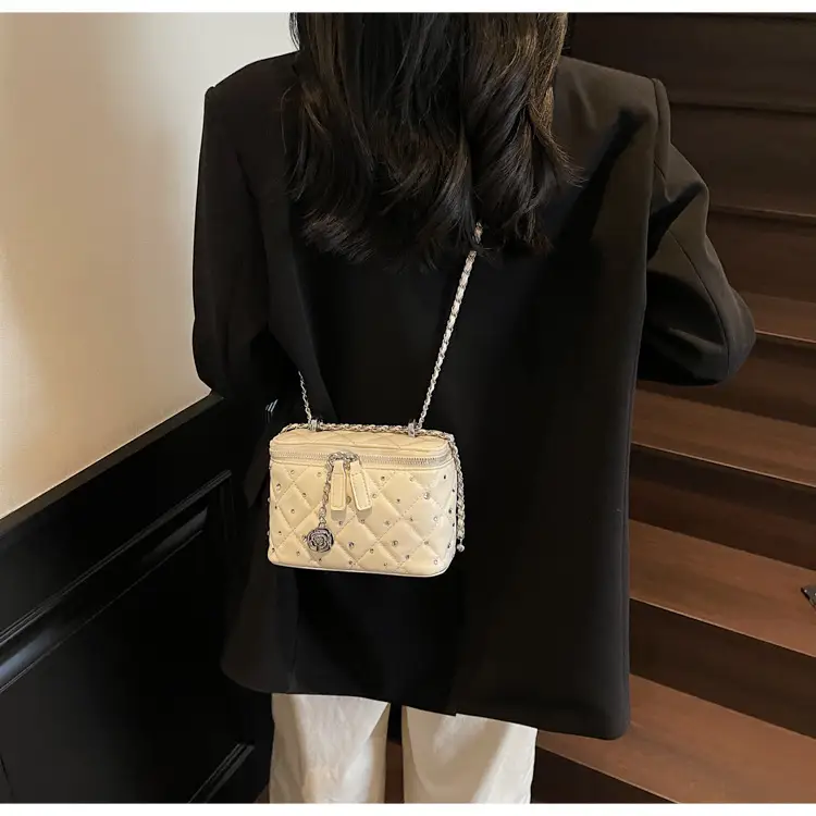 Quilted Chain Shoulder Bag Cream 2026 — feature 28