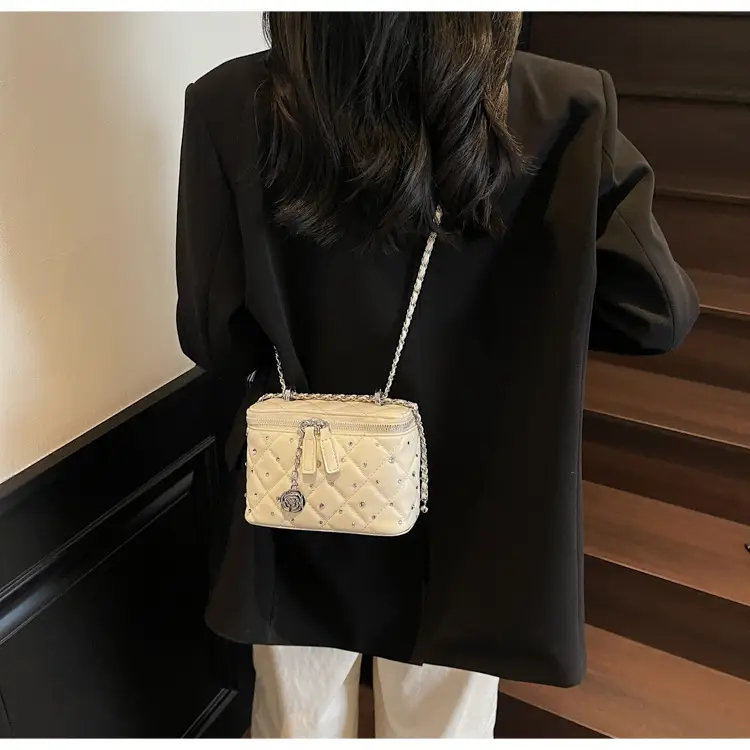 Quilted Chain Shoulder Bag Cream 2026 — feature 29