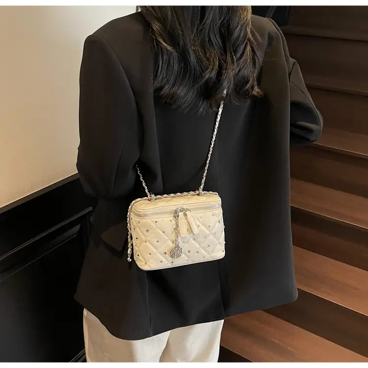 Quilted Chain Shoulder Bag Cream 2026 — feature 30