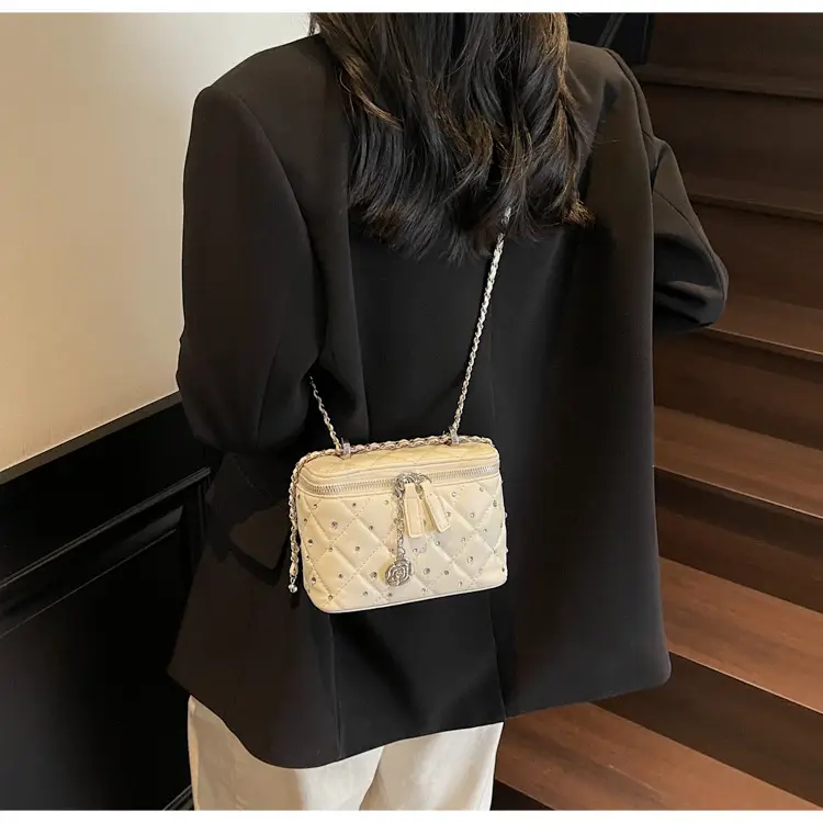 Quilted Chain Shoulder Bag Cream 2026 — feature 31