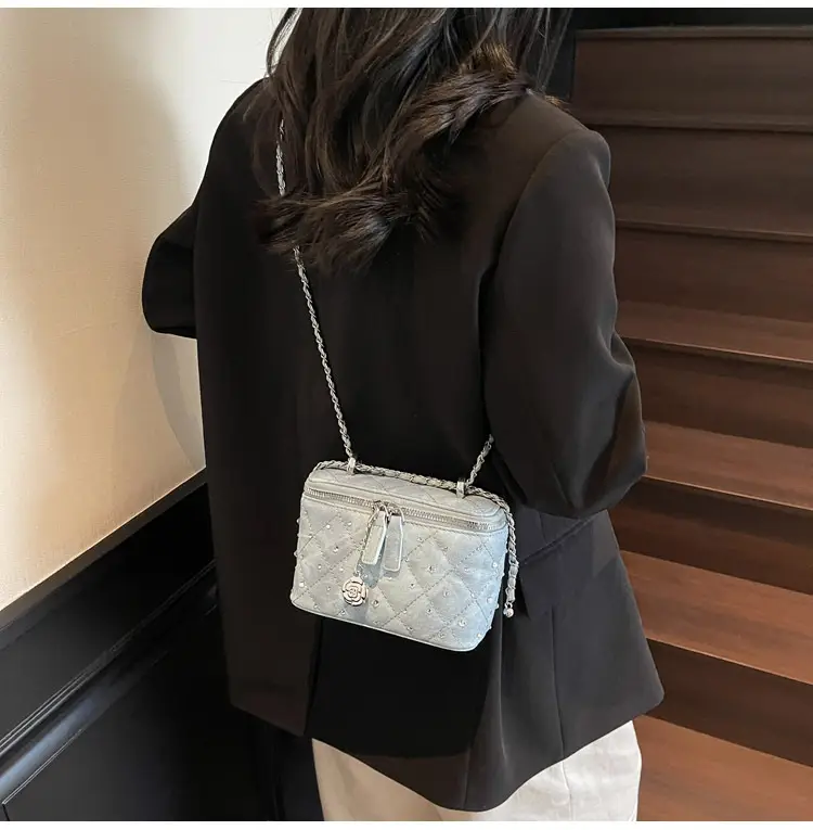 Quilted Chain Shoulder Bag Cream 2026 — feature 32