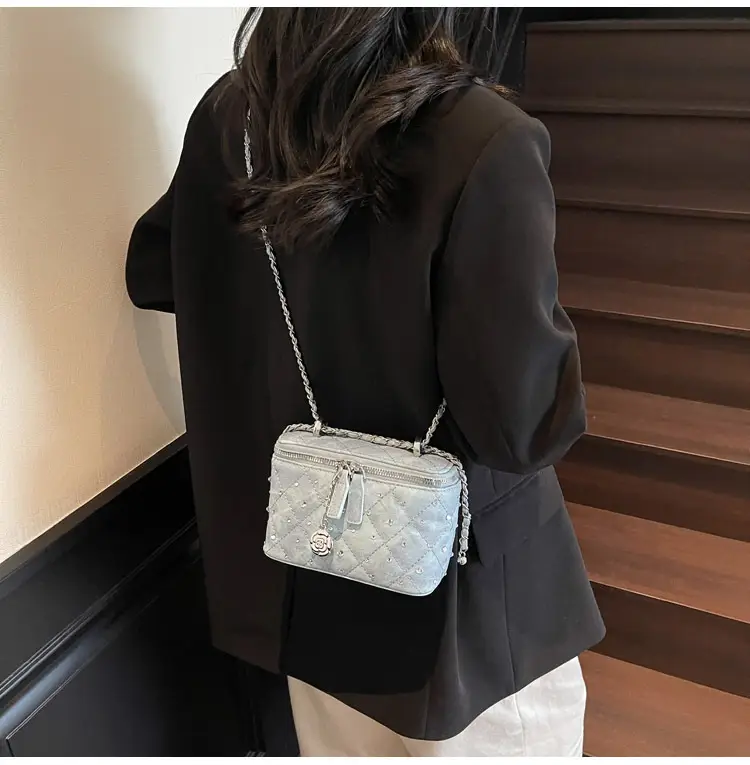 Quilted Chain Shoulder Bag Cream 2026 — feature 33