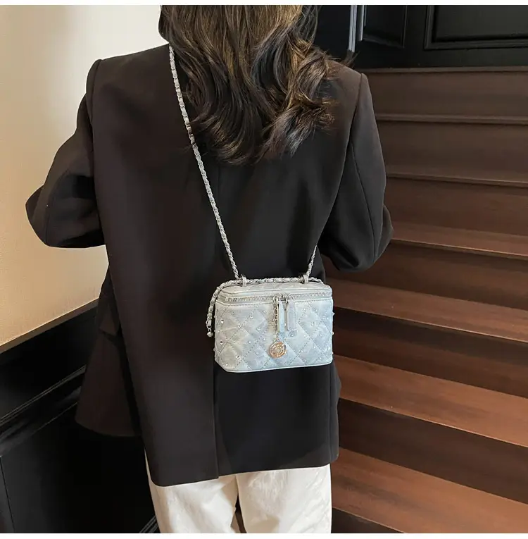 Quilted Chain Shoulder Bag Cream 2026 — feature 34