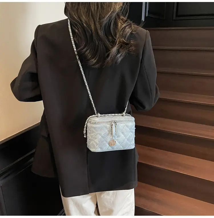 Quilted Chain Shoulder Bag Cream 2026 — feature 35