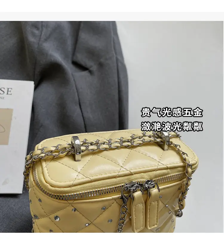 Quilted Chain Shoulder Bag Cream 2026 — feature 5