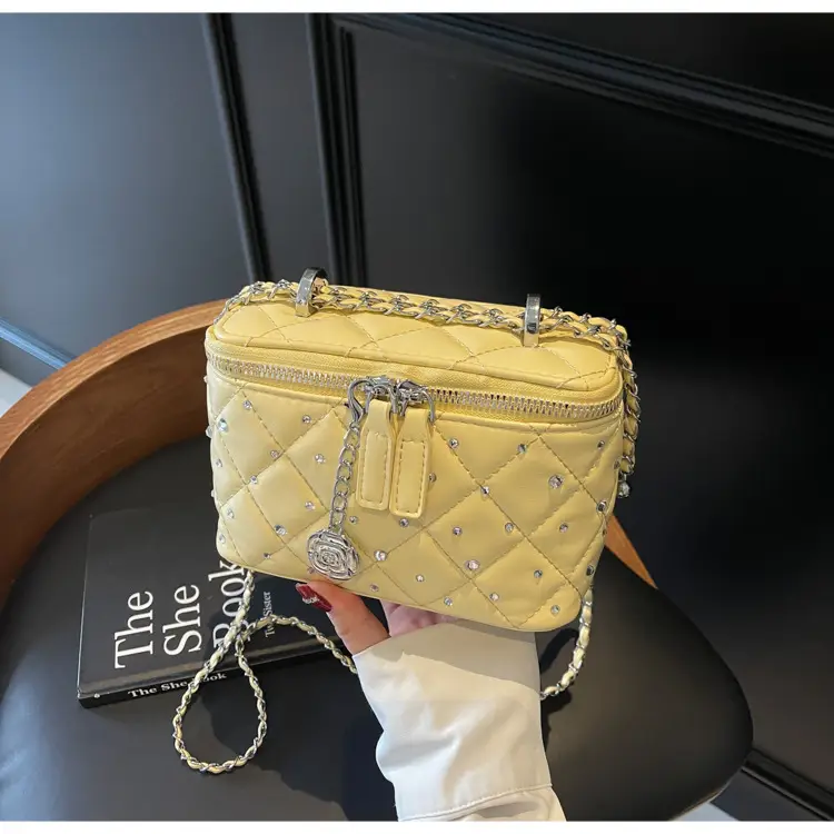 Quilted Chain Shoulder Bag Cream 2026 - Image 4
