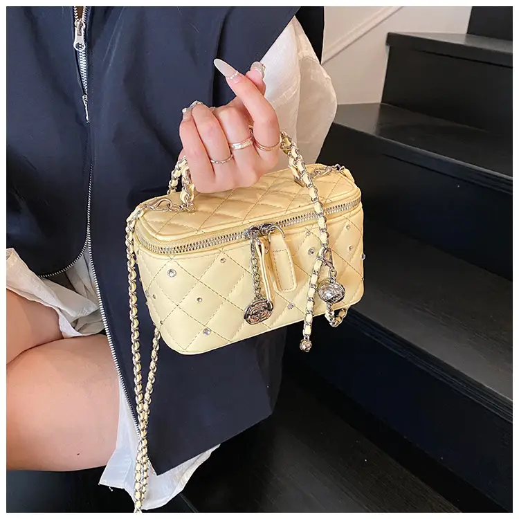 Pink Rhombina Chain Shoulder Bag for Women 2025 — feature 17