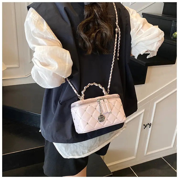 Pink Rhombina Chain Shoulder Bag for Women 2025 — feature 18