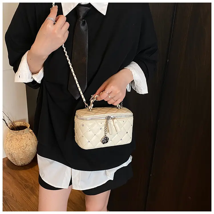 Pink Rhombina Chain Shoulder Bag for Women 2025 — feature 22