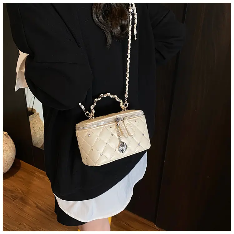 Pink Rhombina Chain Shoulder Bag for Women 2025 — feature 23