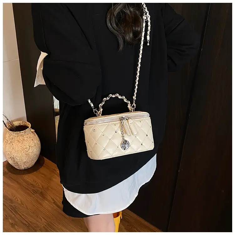 Pink Rhombina Chain Shoulder Bag for Women 2025 — feature 24