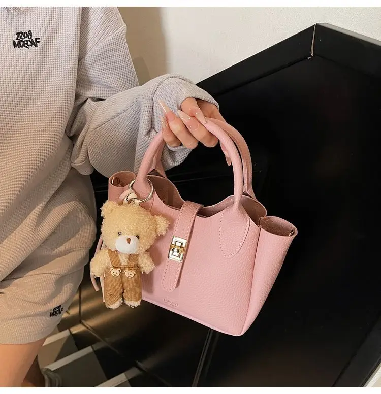 Women's Beige Leather Shoulder Crossbody Bag 2026 — feature 23