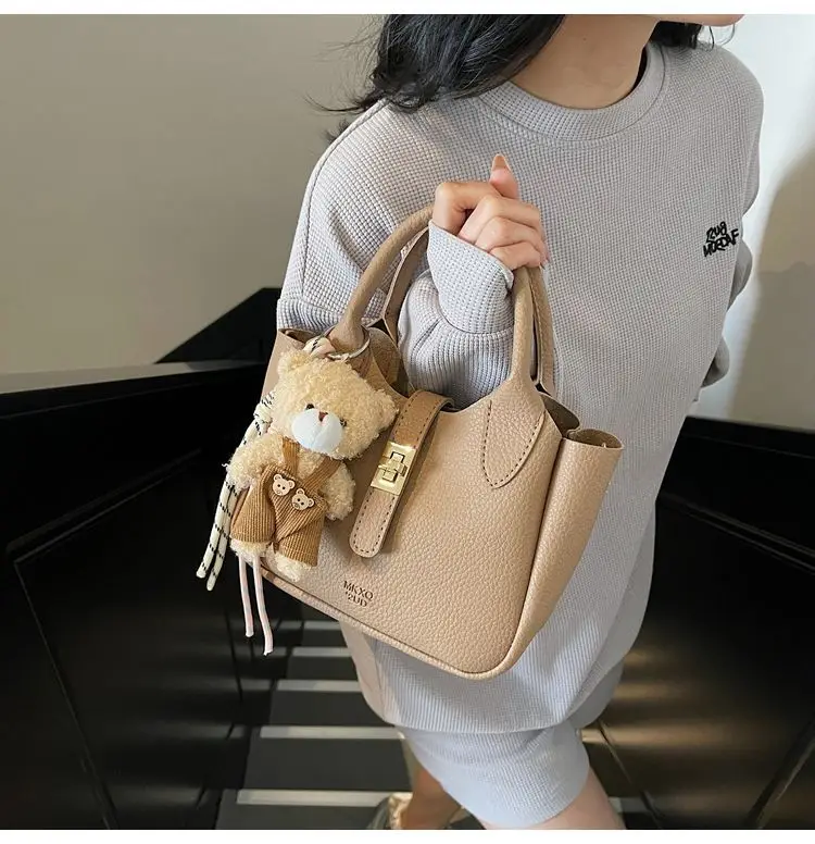 Women's Beige Leather Shoulder Crossbody Bag 2026 — feature 27