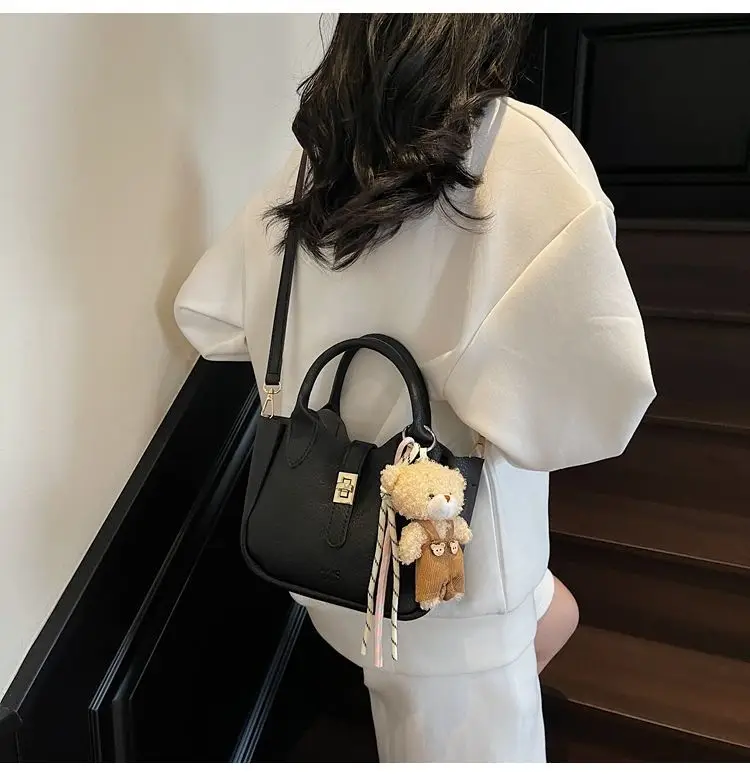 Women's Beige Leather Shoulder Crossbody Bag 2026 — feature 29