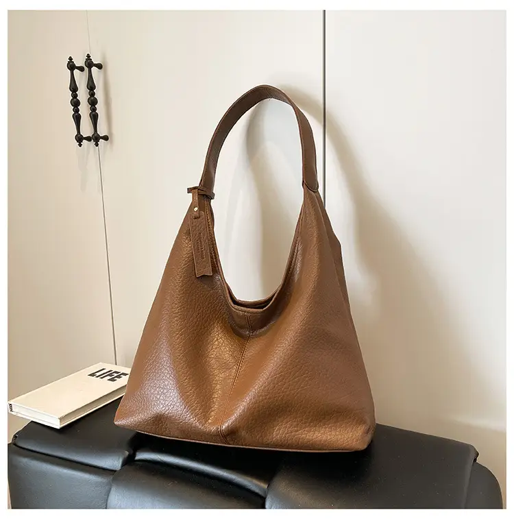 Black Large-Capacity Soft Leather Tote Bag for Women — feature 18