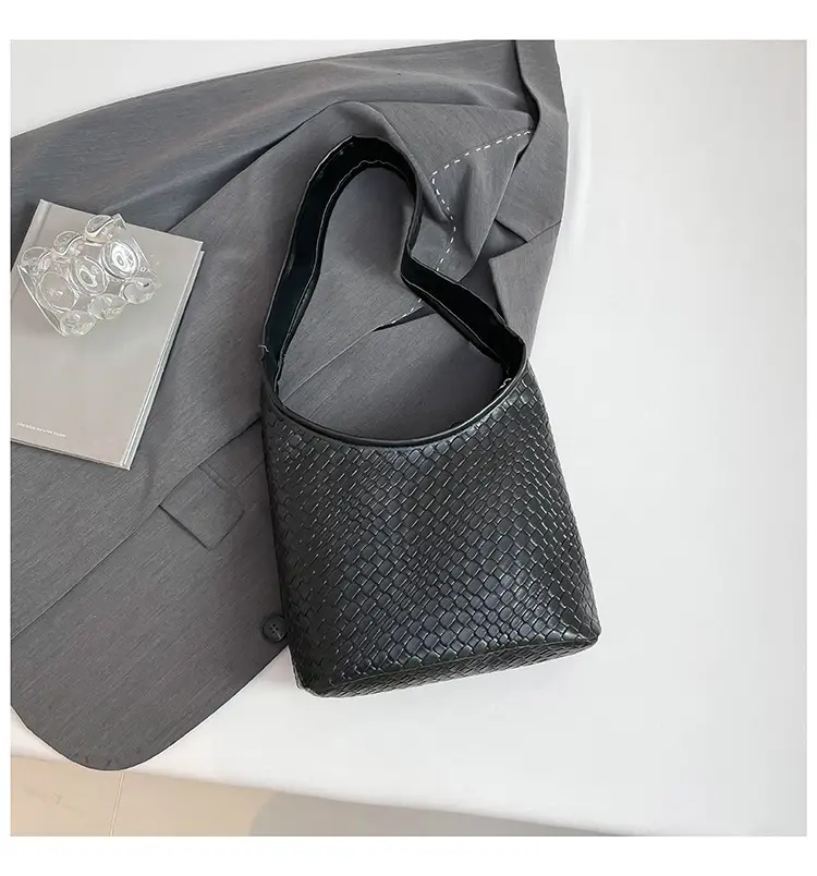 Women's Retro Style Shoulder Bags 2026 New Trend — feature 35
