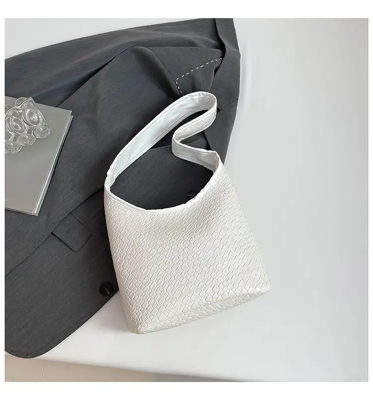 Women's Retro Style Shoulder Bags 2026 New Trend — feature 39