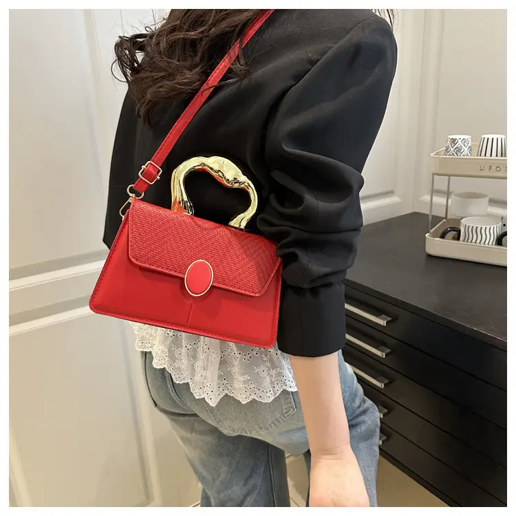 Black Embossed Metal Shoulder Bag for Women 2025 — feature 11