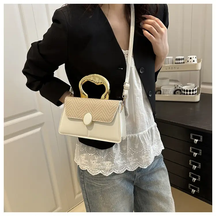 Black Embossed Metal Shoulder Bag for Women 2025 — feature 12