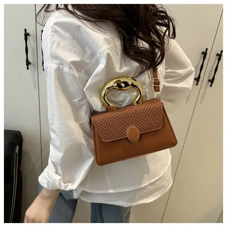 Black Embossed Metal Shoulder Bag for Women 2025 — feature 14