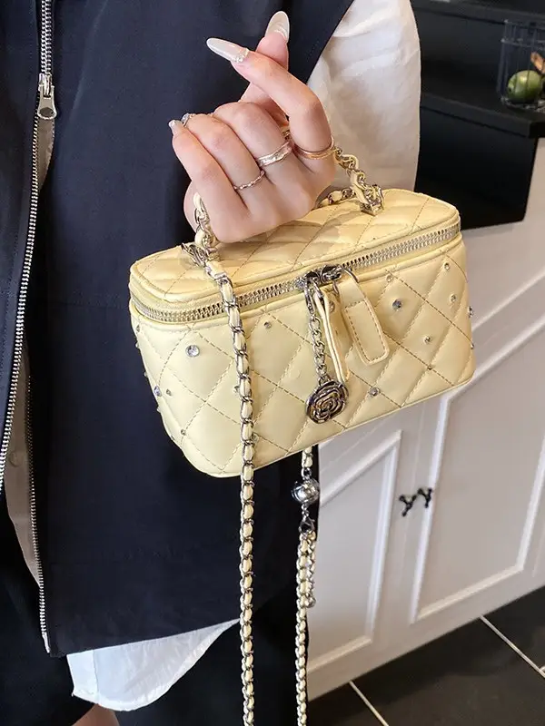 Trendy Quilted Chain Shoulder Bag for Women - Image 6