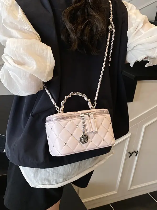 Trendy Quilted Chain Shoulder Bag for Women - Image 7